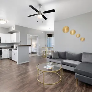 Luxury Mountain View 2br With Balcony Located In Apartment Scottsdale