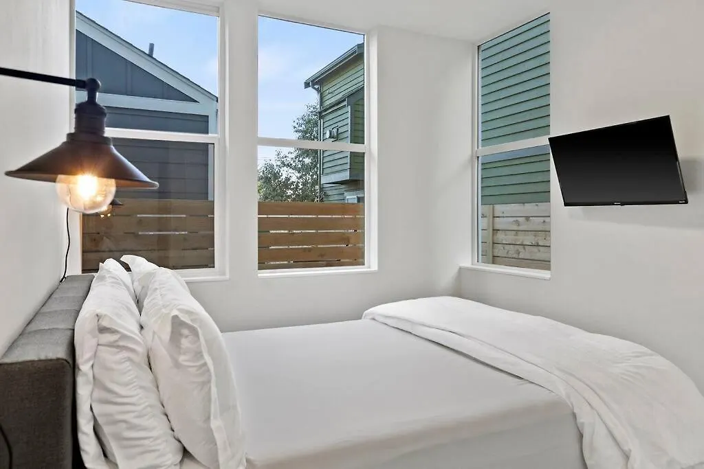Eco Built Crown Hill Townhouse - 85 Walkscore Seattle 0*,  United States